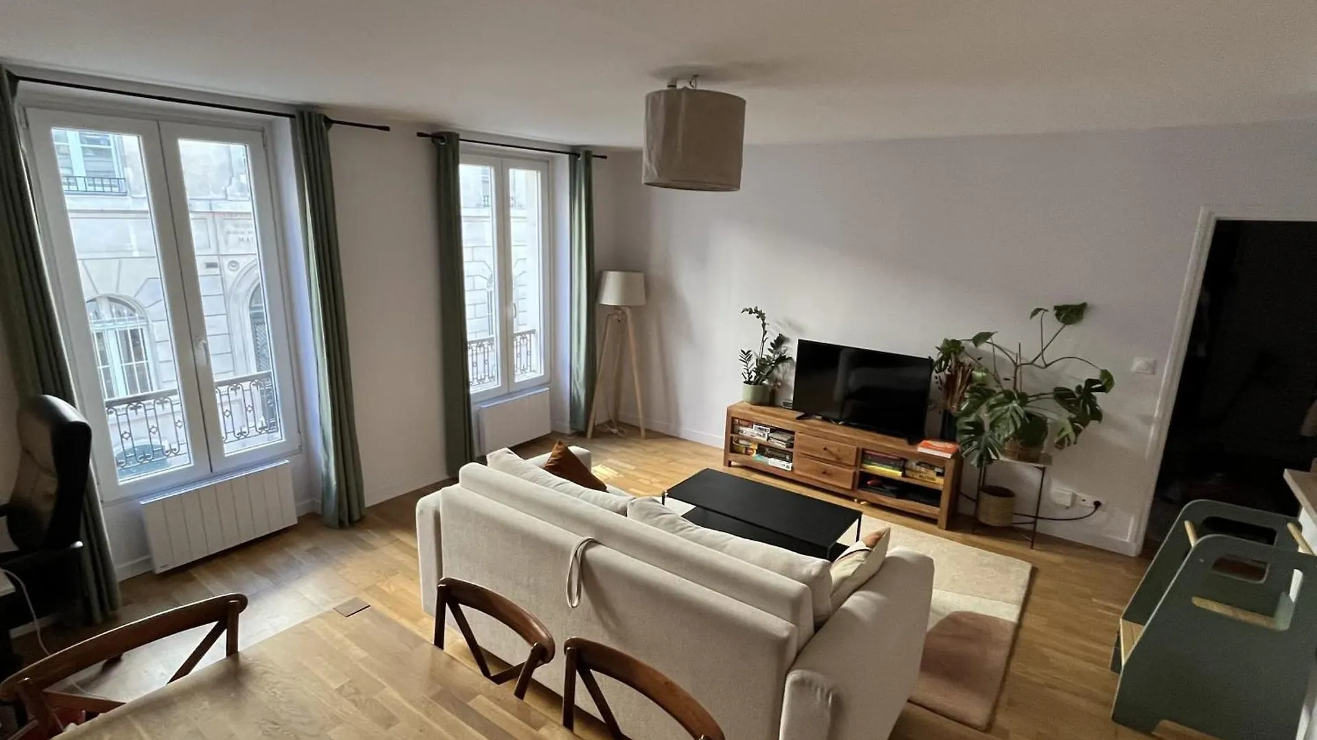 T3 Bright And Quiet 2 Steps Montmartre Batignolles Apartment Paris